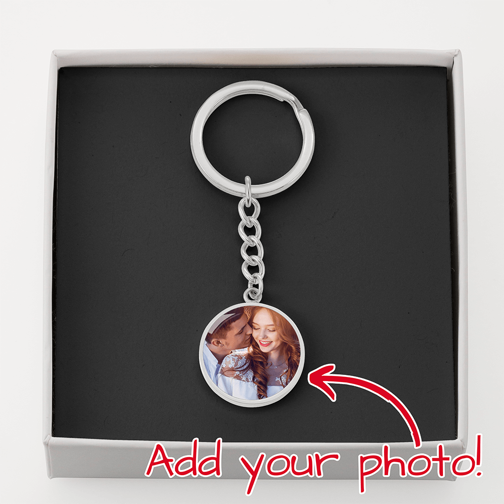 Custom Photo Circle Keychain – Personalized Engraving & 18K Gold Option