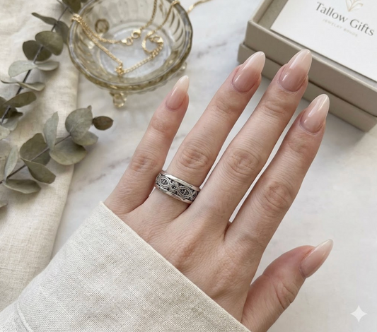 Love Knot Wave Ring | Night Collection